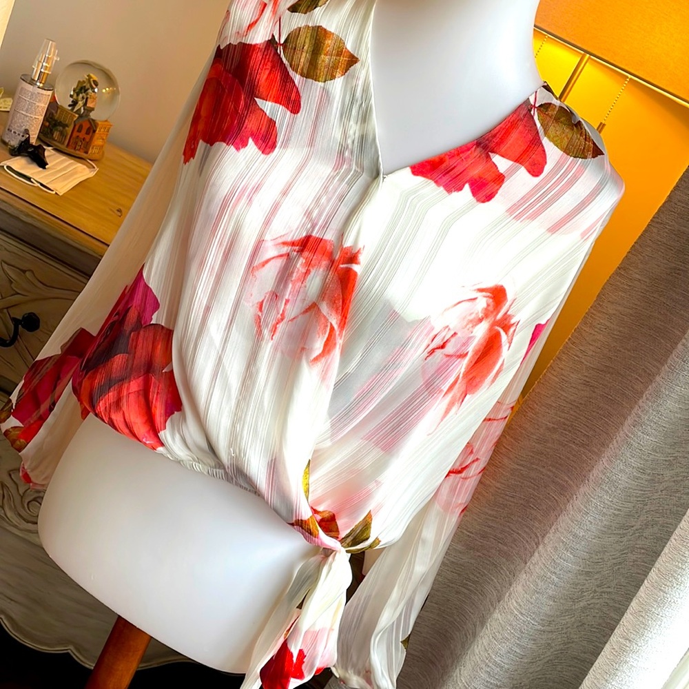 Guess blouse size M